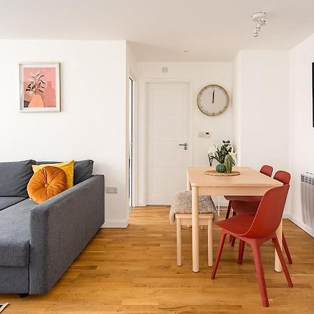 Contemporary City Centre Apartment With Parking バース エクステリア 写真
